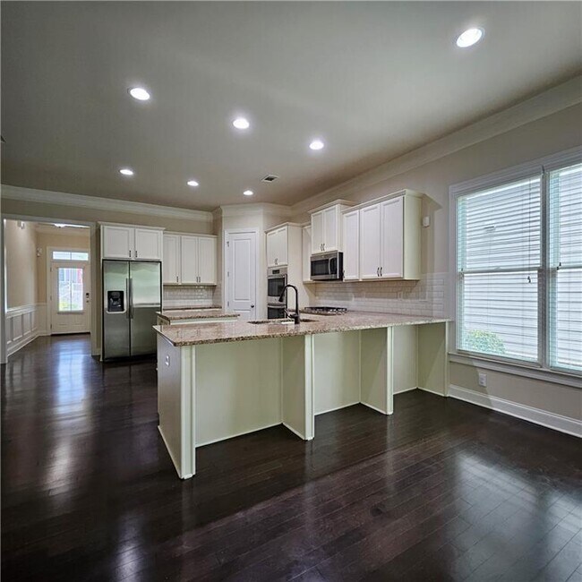 Building Photo - 426 Suwanee Pk Ter
