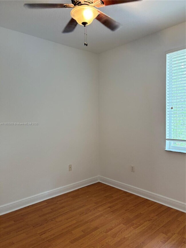 Building Photo - 6626 Hidden Cove Dr