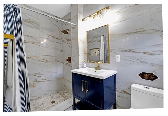 Building Photo - 425 NE 105th St