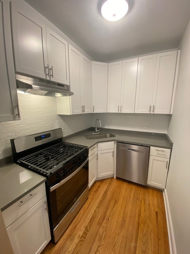 Building Photo - 1525 W Estes Ave