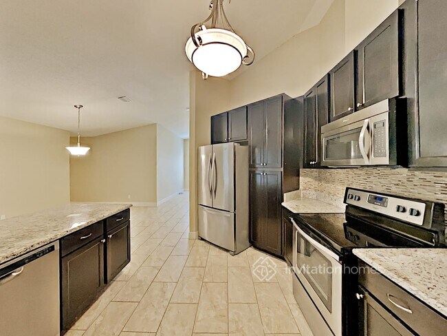 Building Photo - 641 Ridgewood St