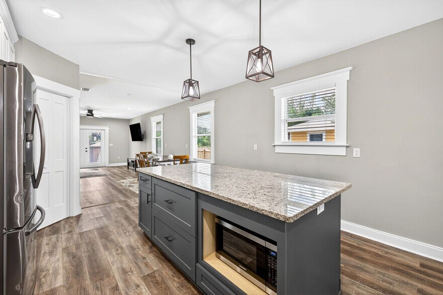 Building Photo - 2910 N Ola Ave