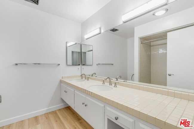 Building Photo - 825 S Gretna Green Way