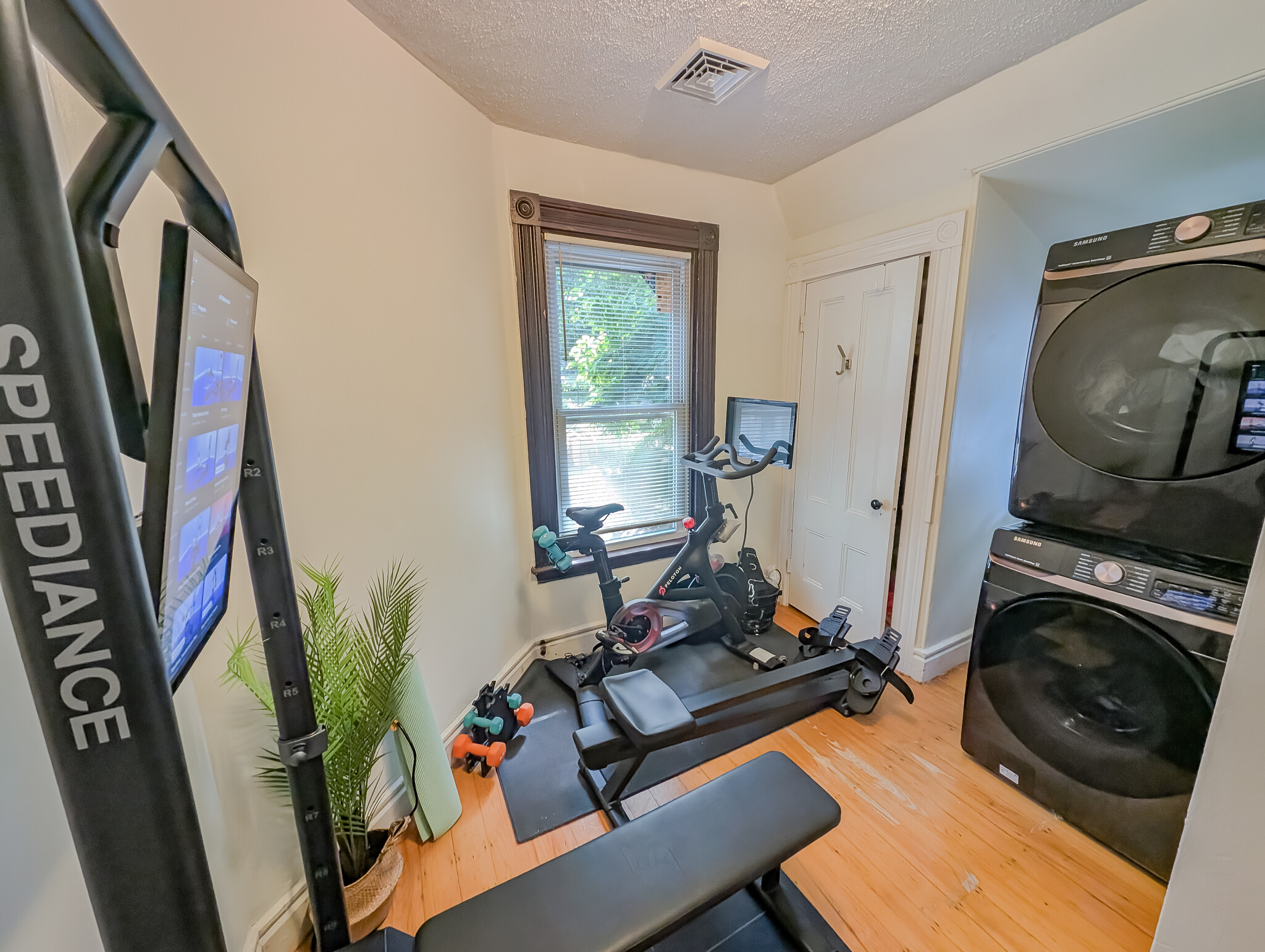 Building Photo - 15 Rosseter St