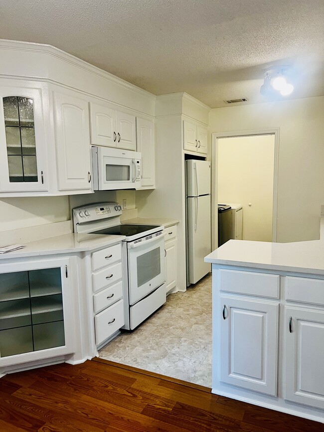 Building Photo - 1234 Island View Dr