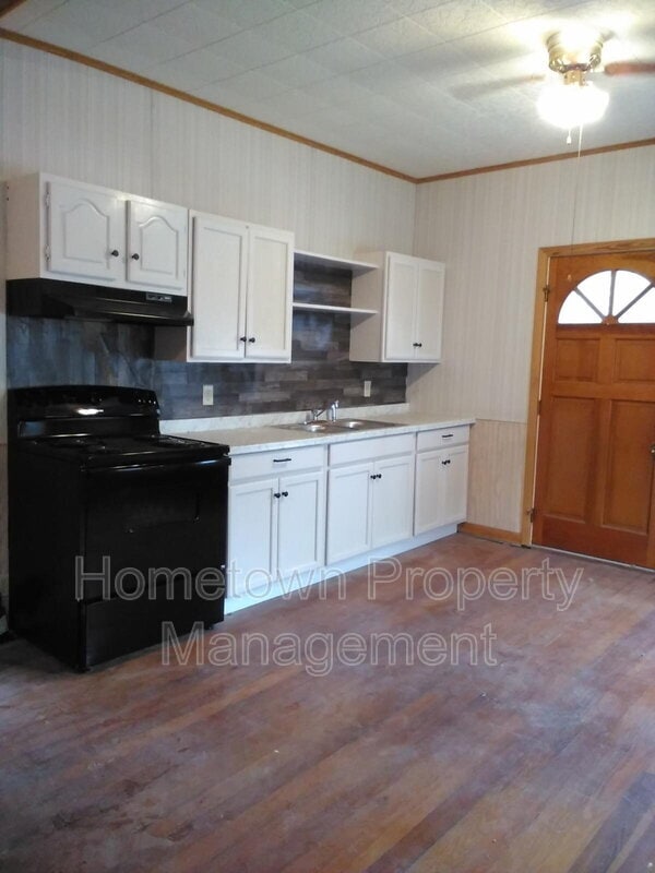 Primary Photo - 272 River Rd