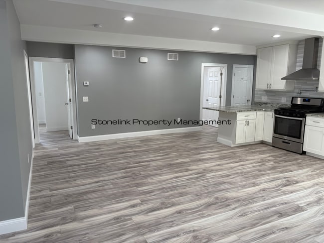 Building Photo - Fully Renovated Condo For Rent in West War...