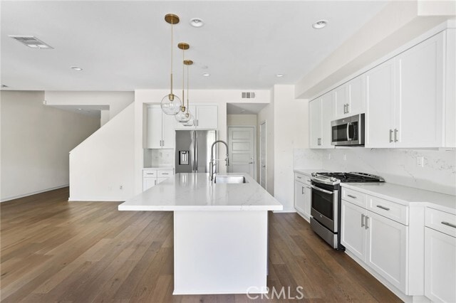 Building Photo - 216 Finch