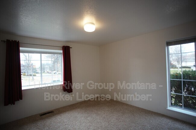 Building Photo - 2720 Crystal Ct