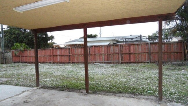 Building Photo - 700 N 70th Ave