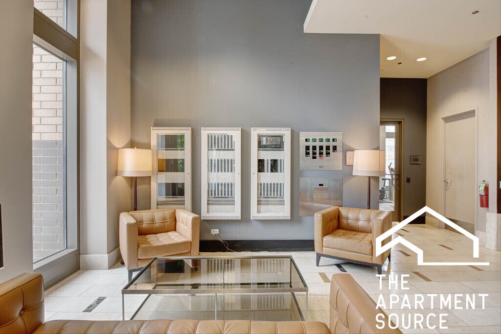 Building Photo - 353 N Desplaines St