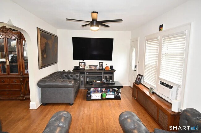 Building Photo - 121 Cambridge St