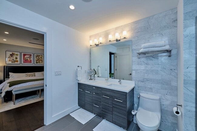 Building Photo - 16 W Broadway