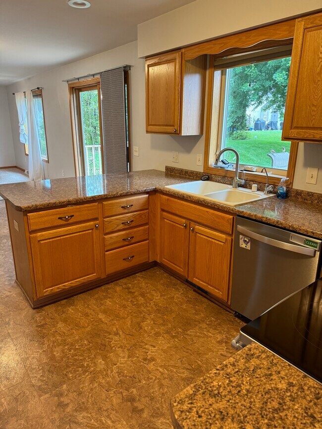 Building Photo - 506 Traveler Ln