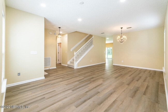 Building Photo - 825 Marjories Way