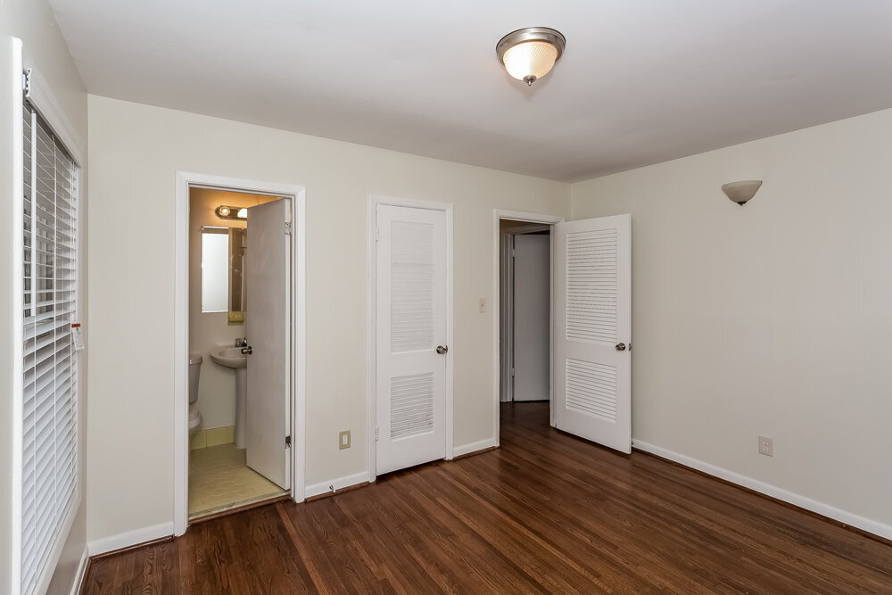 Building Photo - 2432 Woodacres Rd NE