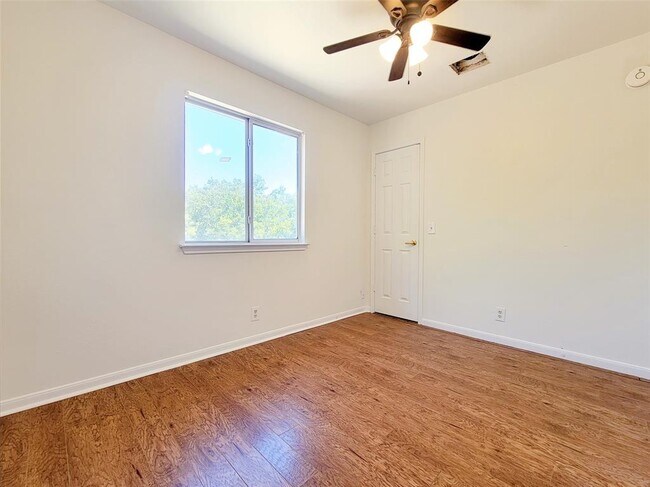 Building Photo - 7400 Muffin Dr