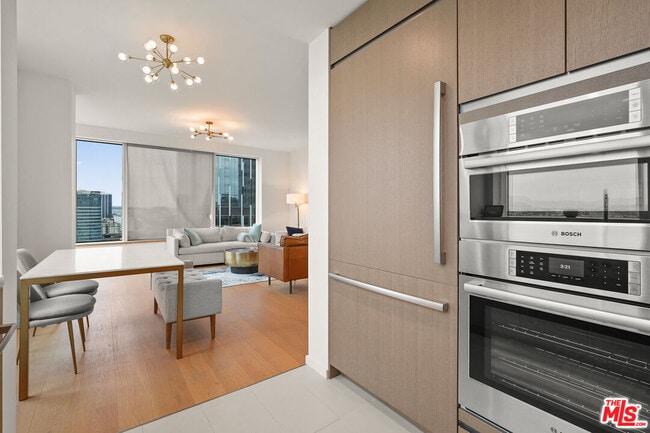 Building Photo - 889 Francisco St