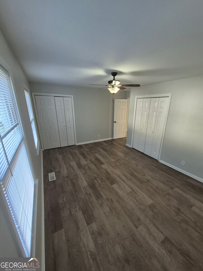 Building Photo - 185 Springdale Ct