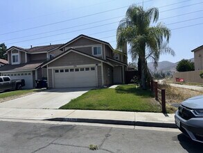 Building Photo - Stunning 5 Bedroom Rental Home with 2 Full...