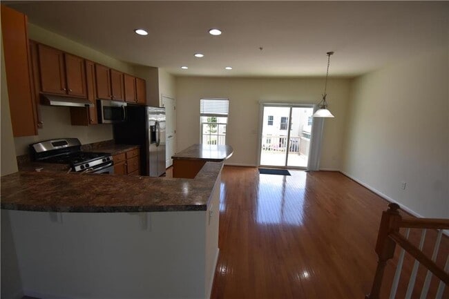 Building Photo - 1 White Rose Lane