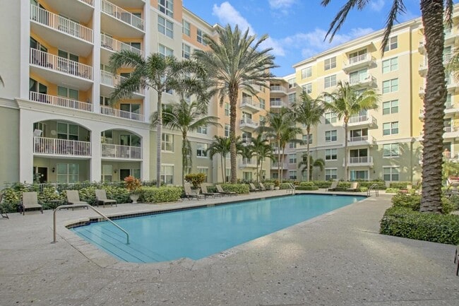 Building Photo - 806 E Windward Way