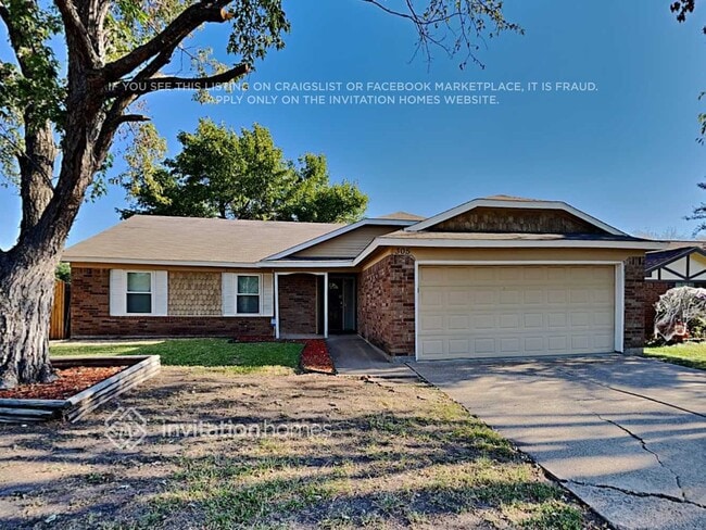 Building Photo - 305 Iberis Dr