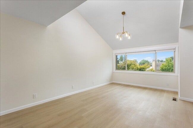 Building Photo - 1007 Tahiti Ln