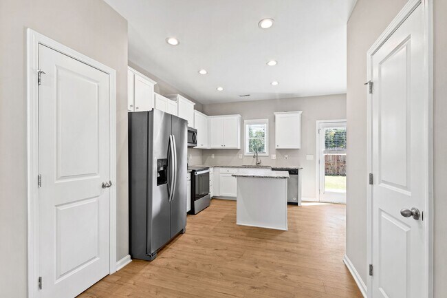 Building Photo - Modern 3BR/2.5BA Home with Open Layout – W...
