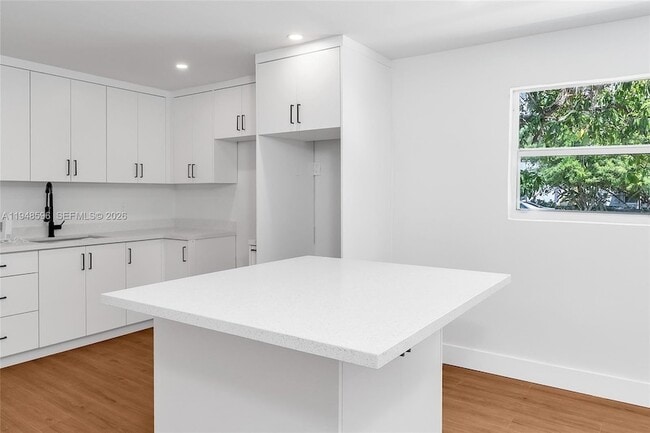 Building Photo - 1046 Jann Ave