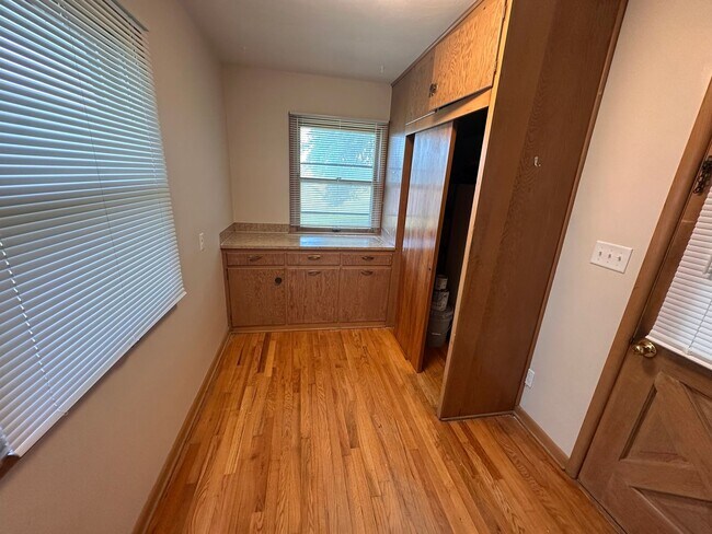 Building Photo - Louisville Farmhouse With Walkout basement