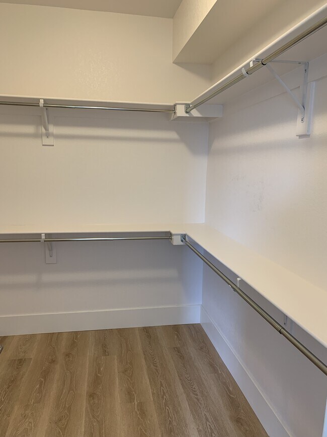 Building Photo - 525 Promenade Dr