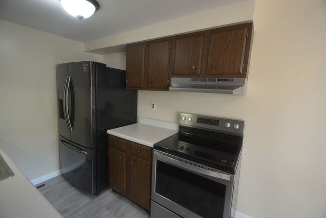 Building Photo - Recently Updated 3 Bedroom 1 Bath in Newark with a Partially Finished Basement