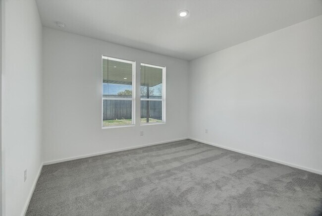 Building Photo - 519 Louis Ln