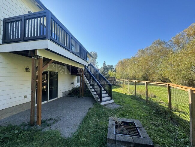 Building Photo - 1723 NW Wonderview Ave