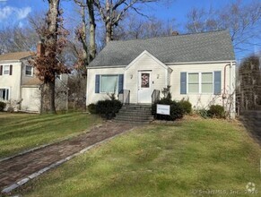 Building Photo - 376 Dexter Dr