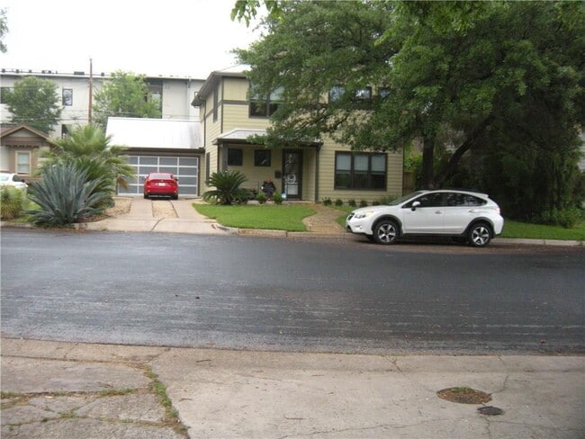 Building Photo - 1607 Palma Plaza
