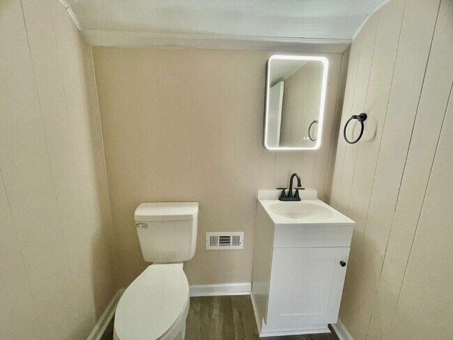 Building Photo - Spacious 4-Bedroom Farmhouse with 2.5 Baths in Raeford!