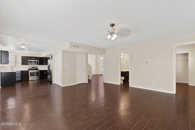 Building Photo - 527 Longleaf Pl