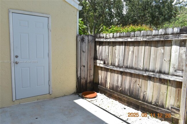 Building Photo - 2908 Edgehill Ln