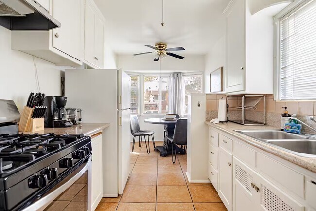 Building Photo - 2302 Loy Ln