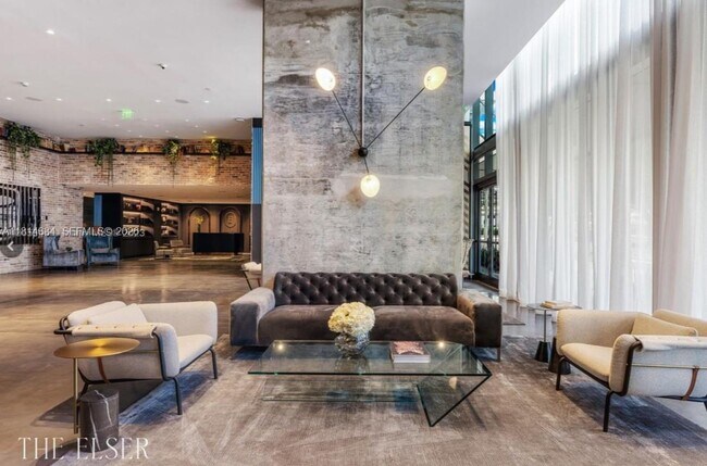 Building Photo - 398 NE 5th St