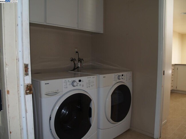 Building Photo - 515 Rolling Hills Ln