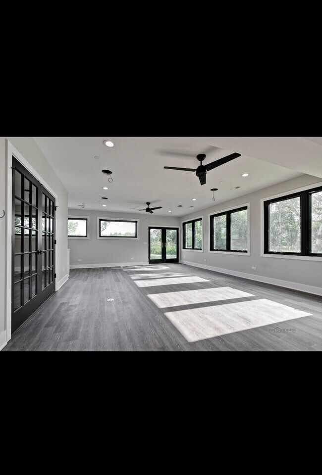 Building Photo - 6447 N Ridge Pl