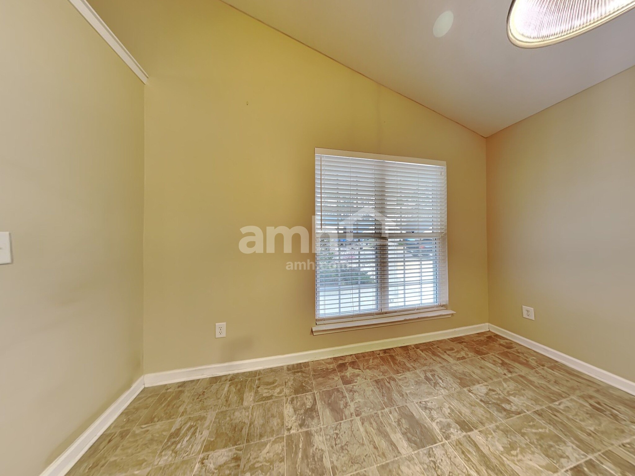 Building Photo - 136 Trickle Dr