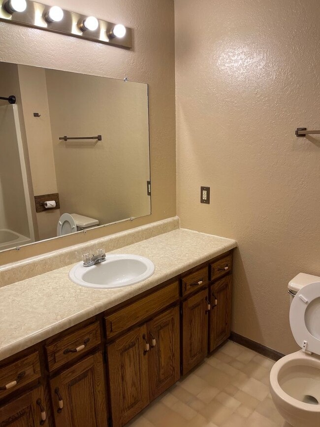 Building Photo - Available July 25th!!! No showings until June 1st