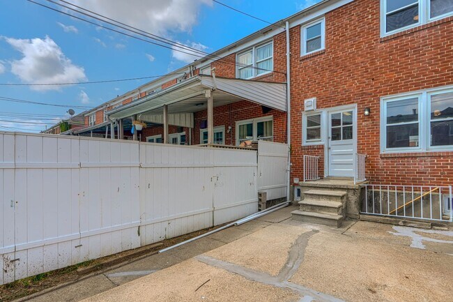 Building Photo - 2230 Coralthorn Rd
