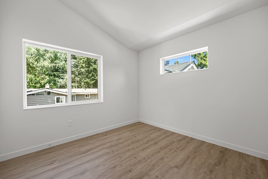 Building Photo - 2544 NE 143rd St