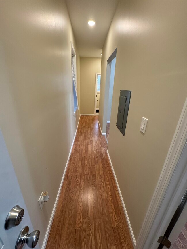 Building Photo - 523 Grand Ave