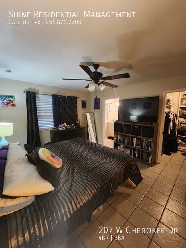 Building Photo - 207 W Cherokee Dr